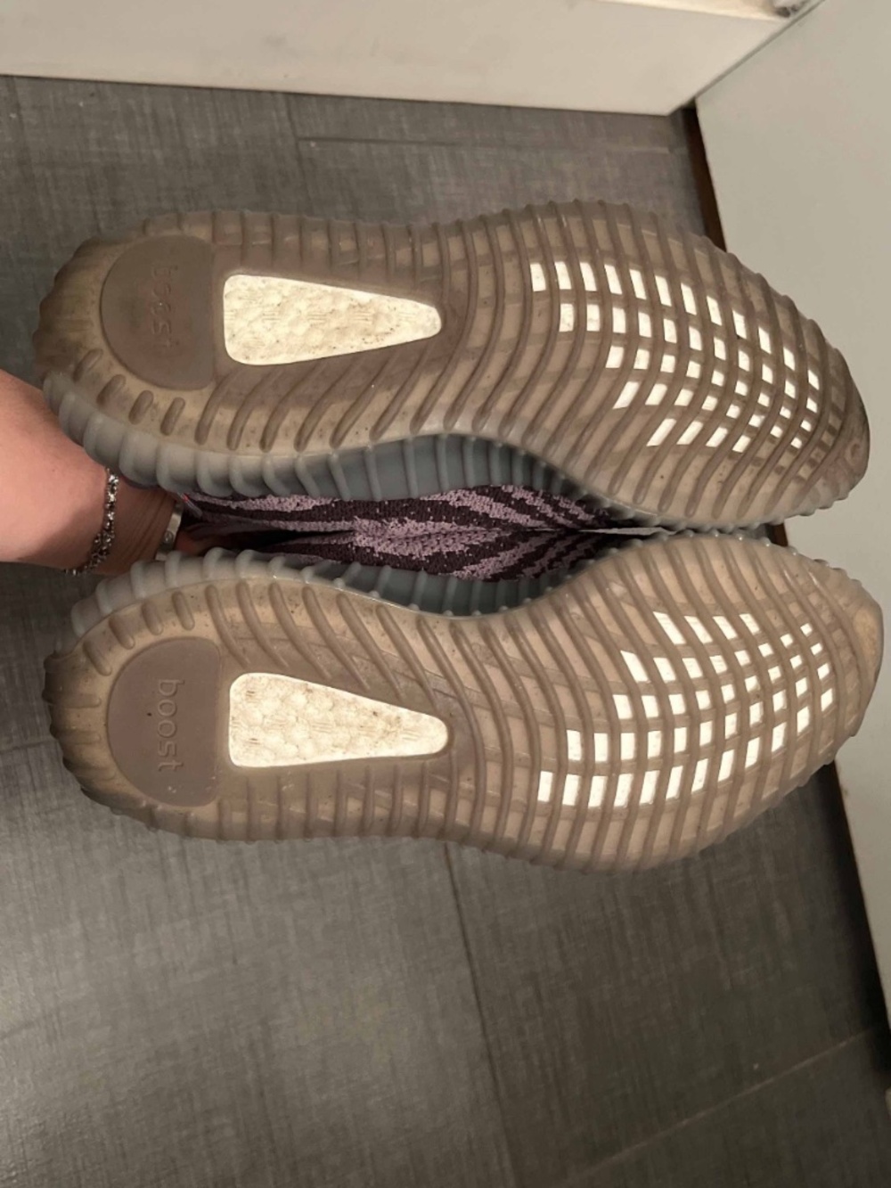 Size mens 6 - Yeezy Boost 350 V2 Beluga 2s - fits women’s 7.5 - Picture 5 of 9